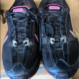 Nike black tennis shoes size 9 women’s